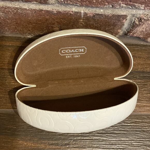 Coach White Ivory Patent Leather Large CC Logo Hard Clam Shell Sunglass Case - Picture 2 of 4